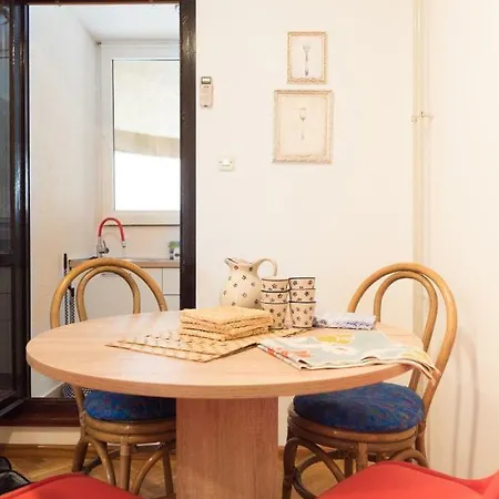 Budget Friendly| 2 Bd | Close To Beach Apartman