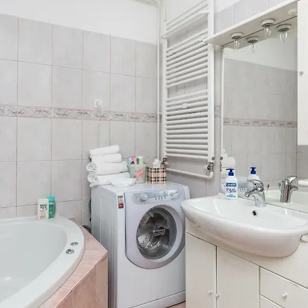 Budget Friendly| 2 Bd | Close To Beach Apartman *