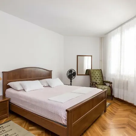 Apartman Budget Friendly| 2 Bd | Close To Beach