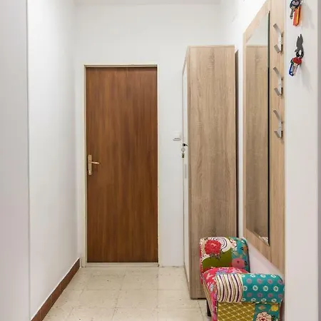 Budget Friendly| 2 Bd | Close To Beach *
